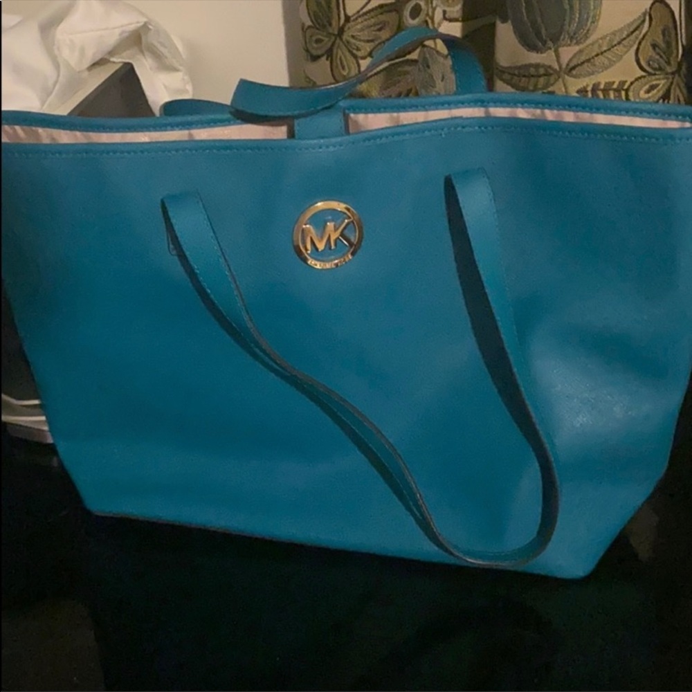 Make a Kors bag